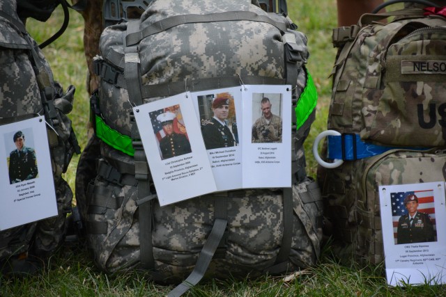 715th MI Soldiers Honor the Fallen in Half Marathon