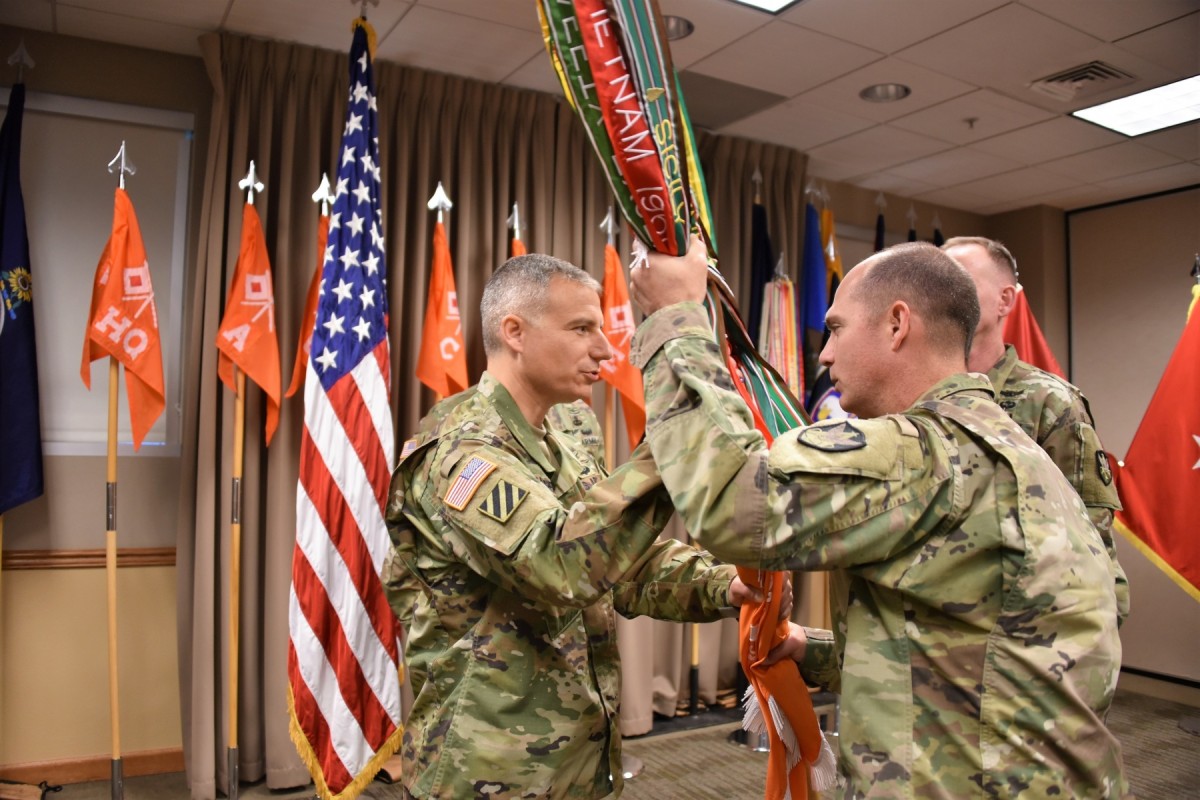 53rd Signal Battalion conducts change of command | Article | The United