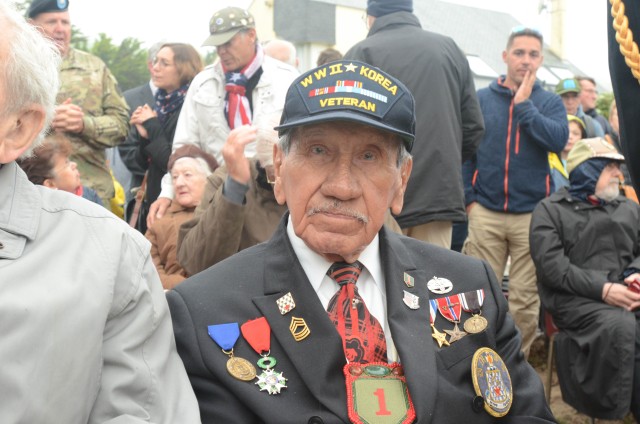 'Big Red One' Soldiers take part in Charles Shay Ceremony