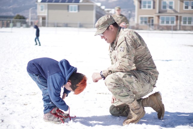 Stalwart Soldiers Volunteer with Weikel Elementary