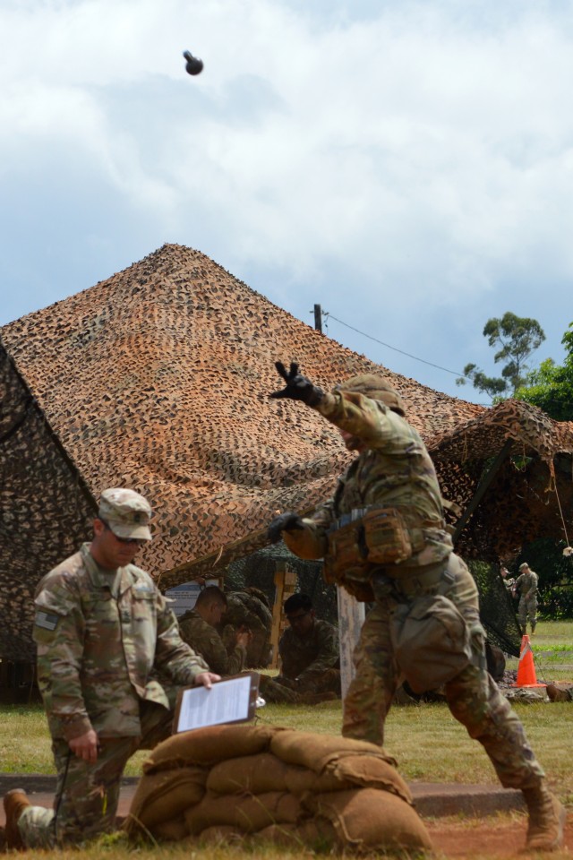 'Tropic Lightning' Soldiers conduct EIB Testing Day 2