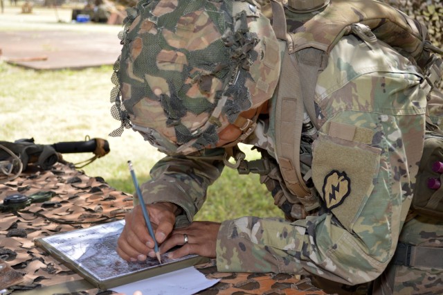 'Tropic Lightning' Soldiers conduct EIB Testing Day 2