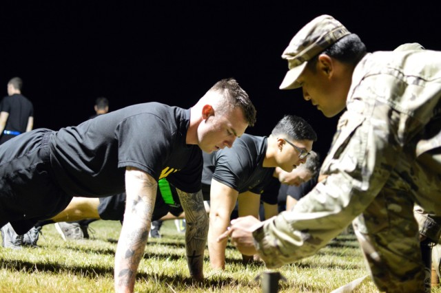 'Tropic Lightning' Soldiers conduct APFT for EIB