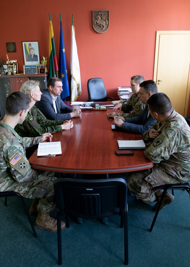 Reserve Soldiers assist Lithuanian civil leaders with crisis management planning - Saber Strike 18