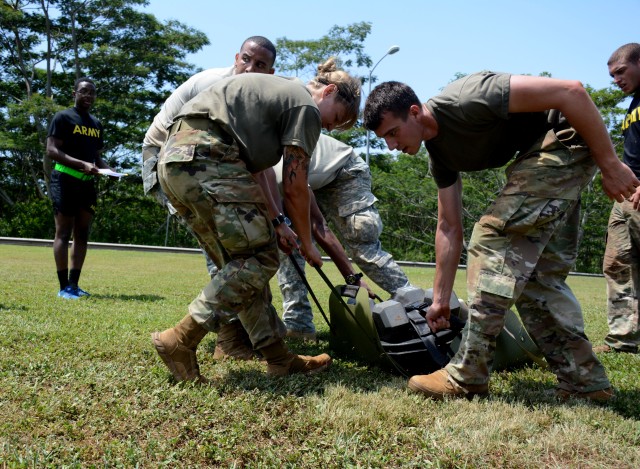 715th MI Solders Compete in Joint Warrior Challenge