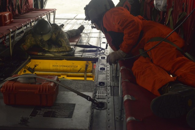 Oregon Army National Guard Chinook helicopter unit prepares for ...