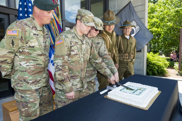 Oldest and Youngest Soldiers Cut the Cake