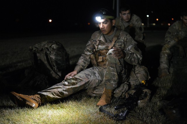 'Tropic Lightning' Soldiers conduct EIB ruck march