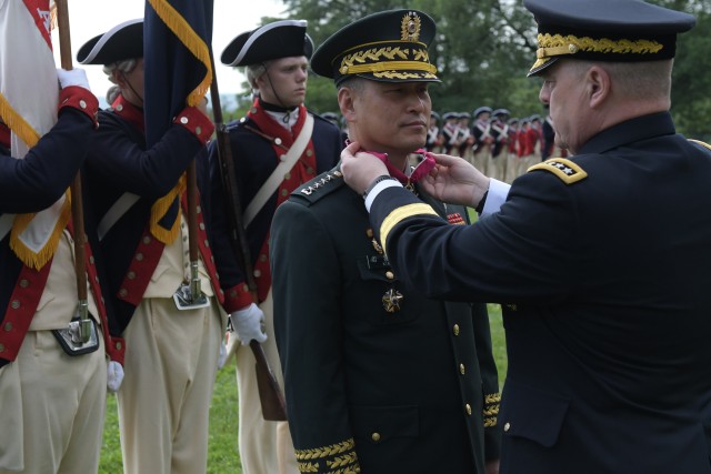 South Korean Army General Recognized for Service