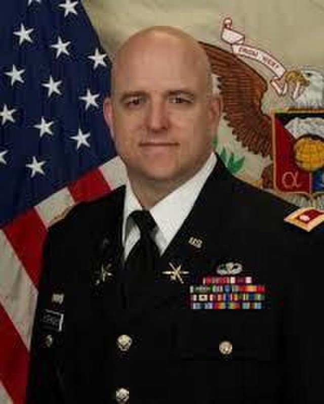 Former ACC CBN Commander Receives 2017 Dellamonica Award