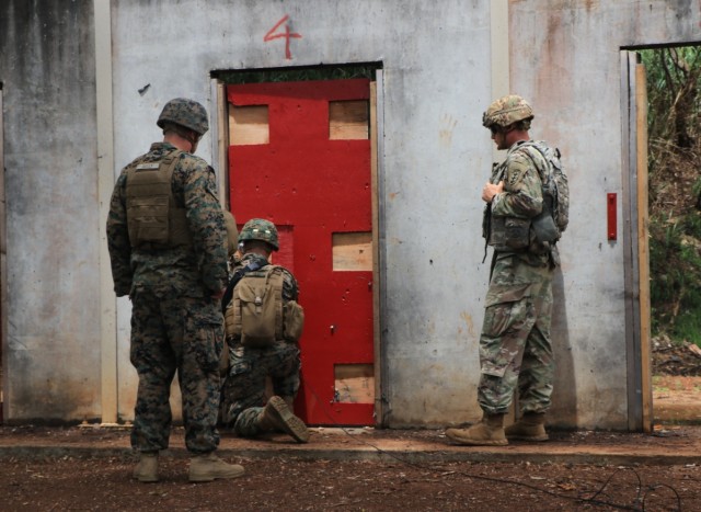 95th Combat Engineers breach doors with Marines
