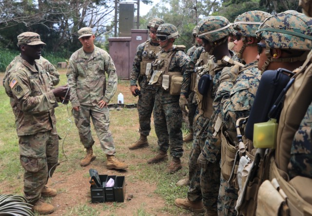 95th Combat Engineers breach doors with Marines