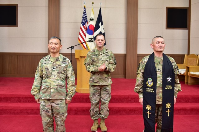 Change of Stole between 2nd Infantry Division ROK-U.S. Combined Division command chaplains