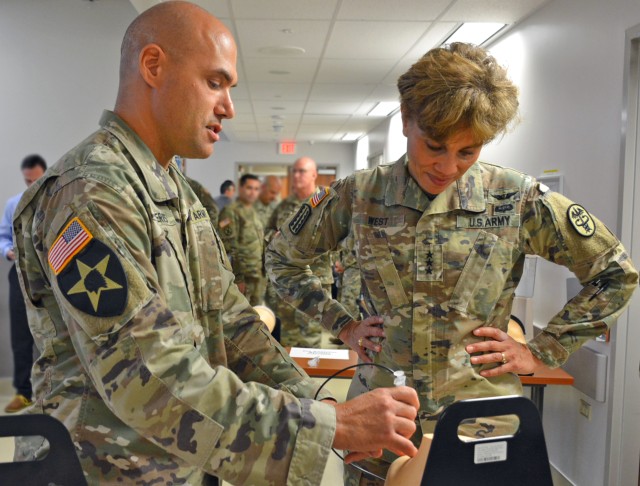 Army Surgeon General Visits Tripler, Talks About Readiness, Health Care ...