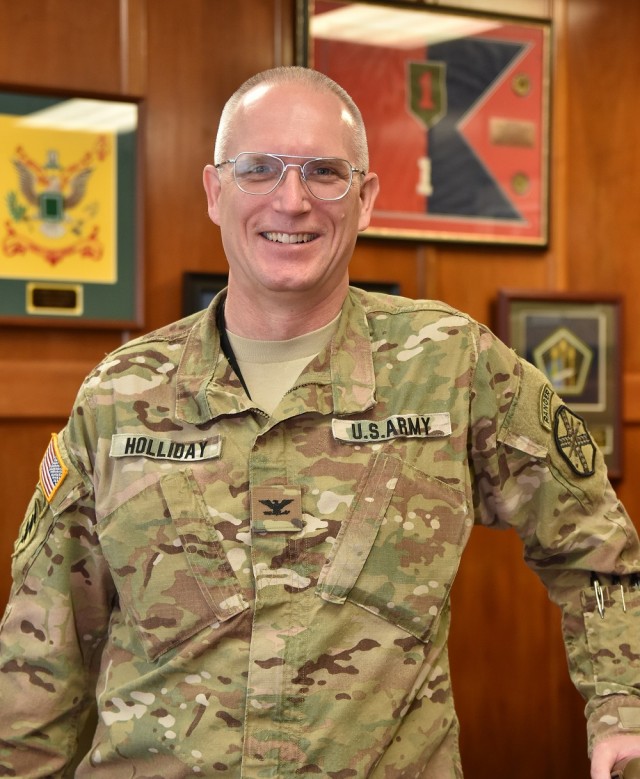 Winning circle: Retiring commander values relationships