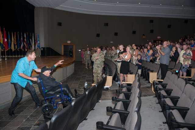 World War II vet travels to Fort Knox