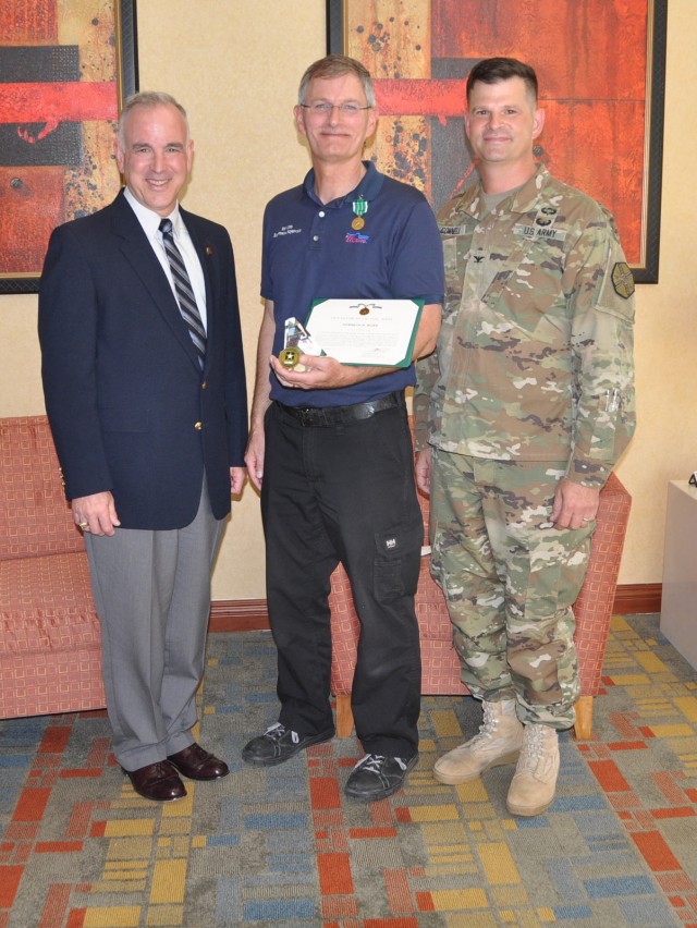 Kenneth Ross, maintenance supervisor at U.S. Army Garrison Benelux's Chi&egrave;vres Army Lodging, receives a Commander's Award