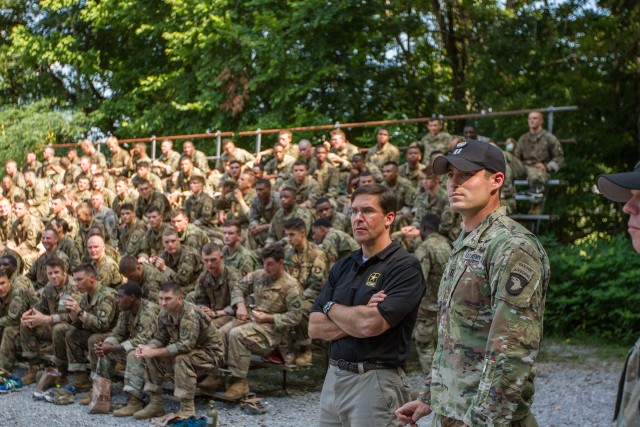 Secretary of the Army's visit to the 101st, Fort Campbell