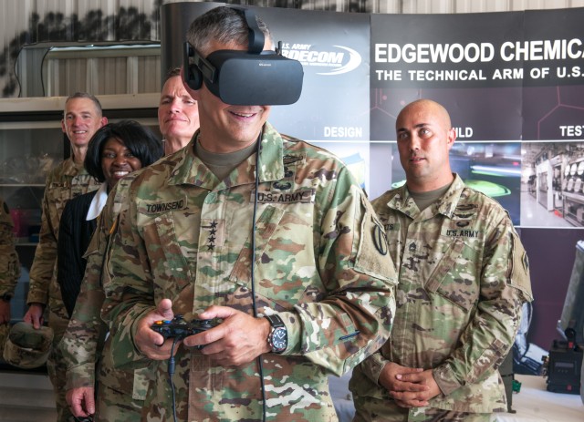 TRADOC CG visits Fort Leonard Wood