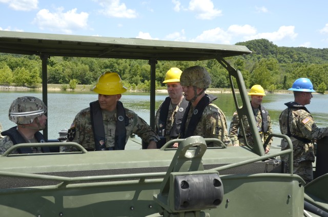 TRADOC CG visits Fort Leonard Wood