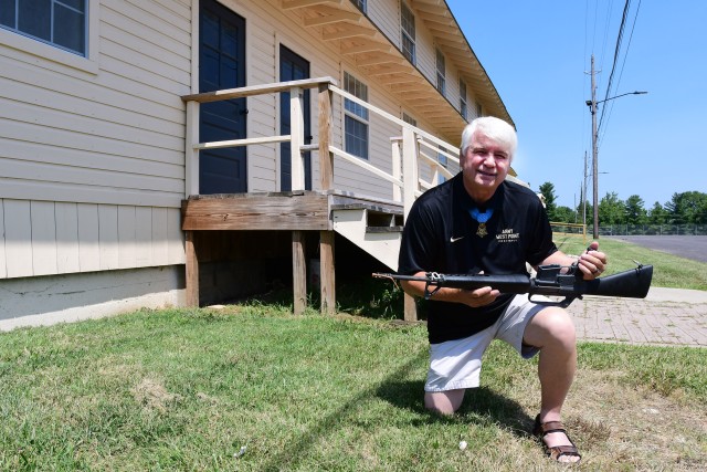 Medal of Honor recipient visits Fort Knox