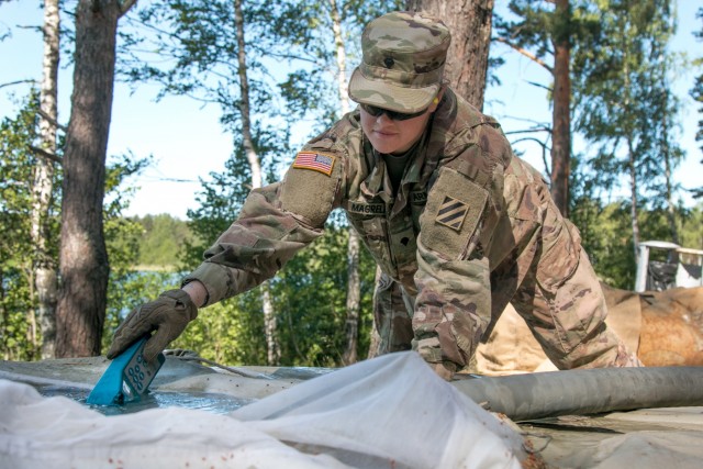 226th CSC Soldiers Provide Purified Water For Saber Strike 18