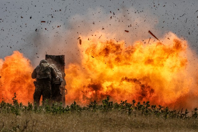 8BEB "Roughriders" conduct breaching operations at Curry Demo