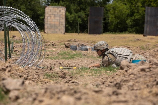 8BEB "Roughriders" conduct breaching operations at Curry Demo