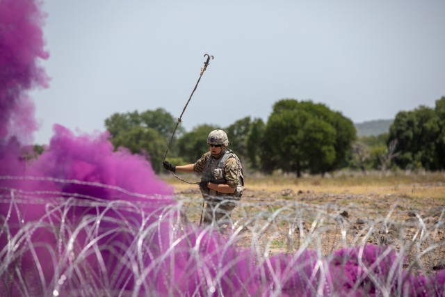 8BEB "Roughriders" conduct breaching operations at Curry Demo