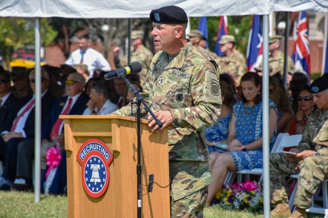 Outgoing USAREC Commander Gives Speech