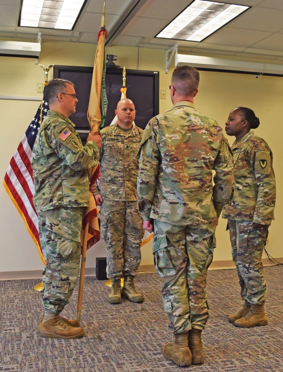 Contracting battalion at Fort Riley, Kansas, has first change of
