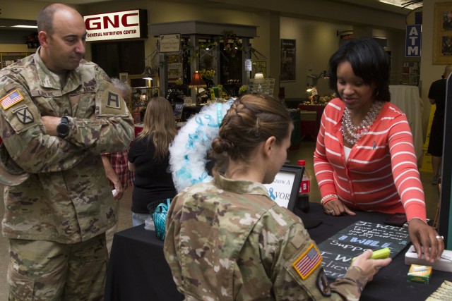 4th CAV MFTB Soldiers sign "I will" campaign pledges