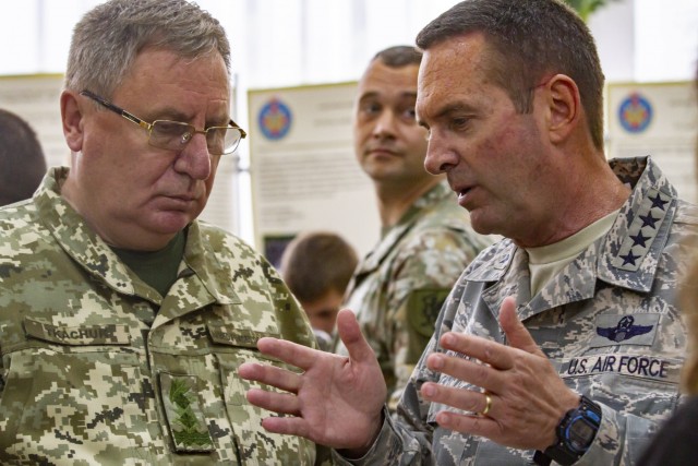 General Lengyel visits Ukraine