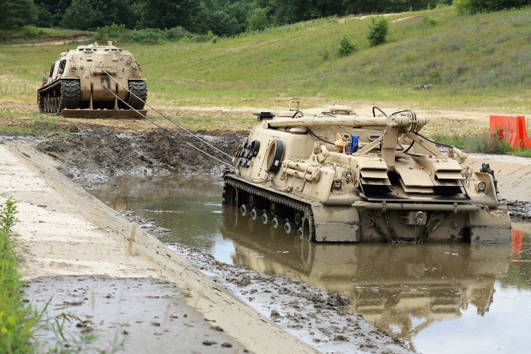 Photo Essay Army M88a1 Medium Tracked Recovery Vehicle In Action