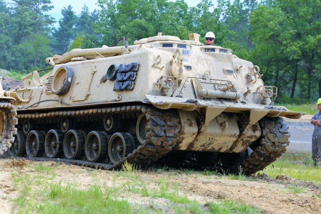 RTS-Maintenance students train in Tracked Vehicle Recovery Course at Fort McCoy