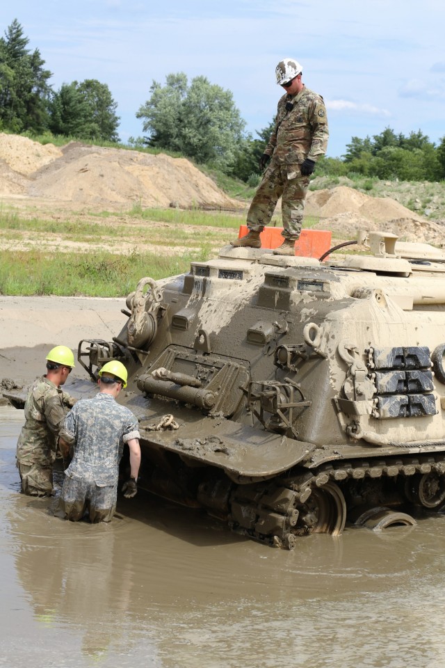 RTS-Maintenance students train in Tracked Vehicle Recovery Course at Fort McCoy