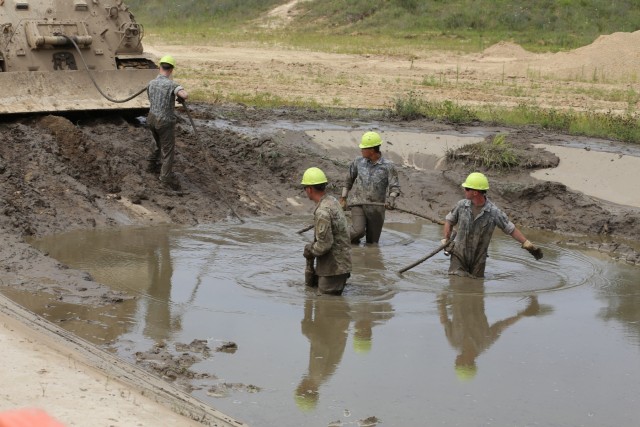 RTS-Maintenance students train in Tracked Vehicle Recovery Course at Fort McCoy