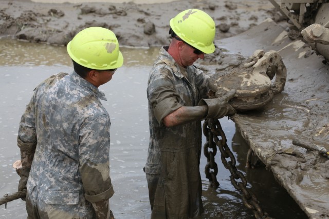 RTS-Maintenance students train in Tracked Vehicle Recovery Course at Fort McCoy