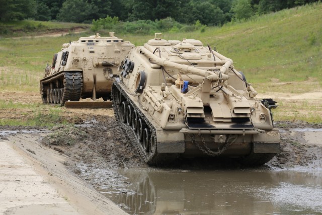 RTS-Maintenance students train in Tracked Vehicle Recovery Course at Fort McCoy