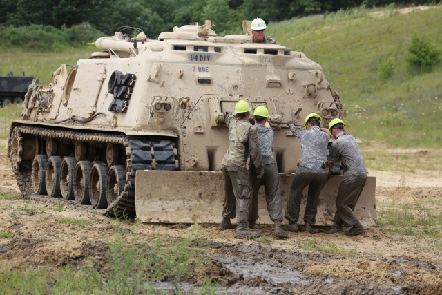 RTS-Maintenance students train in Tracked Vehicle Recovery Course at Fort McCoy