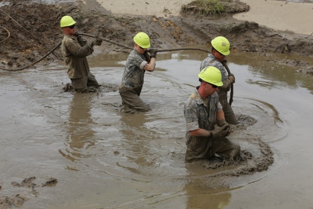 RTS-Maintenance students train in Tracked Vehicle Recovery Course at Fort McCoy