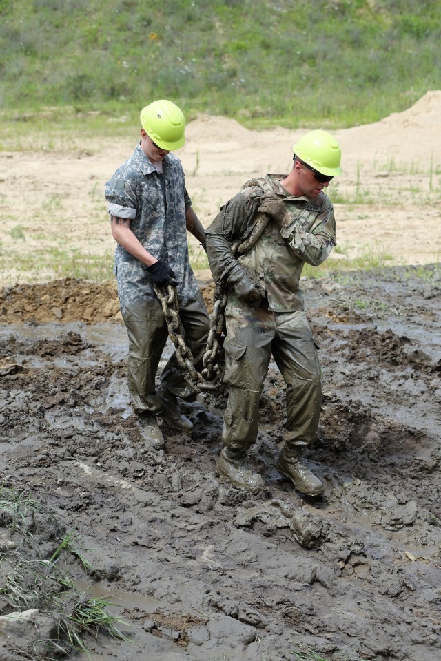 Students build skills in tracked vehicle recovery during RTS-Maintenance course at Fort McCoy