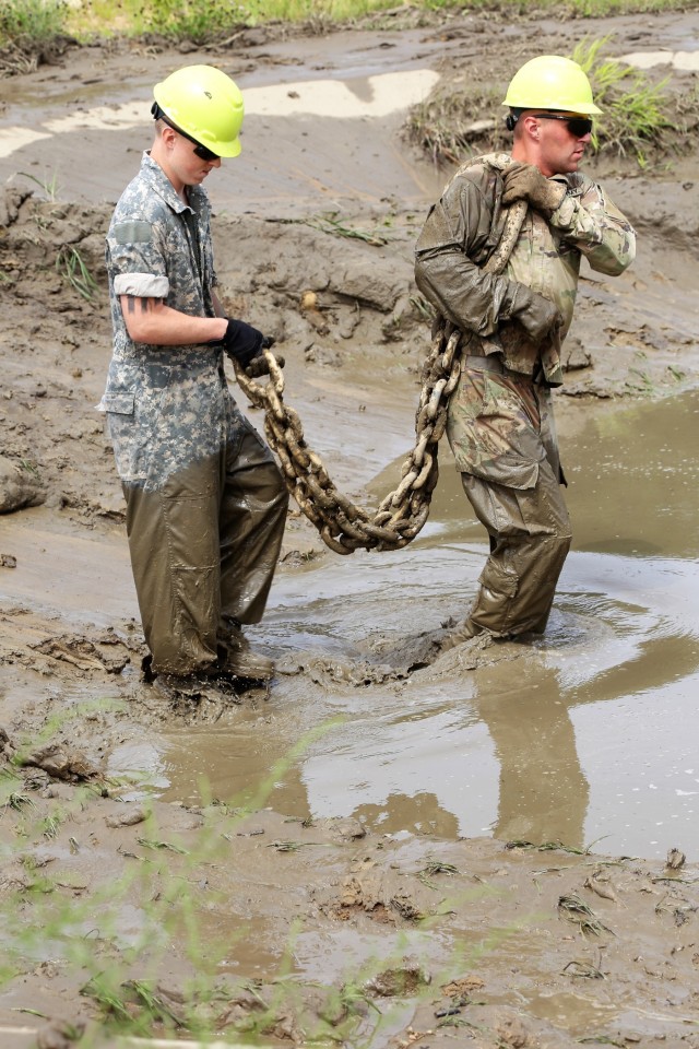 Students build skills in tracked vehicle recovery during RTS-Maintenance course at Fort McCoy