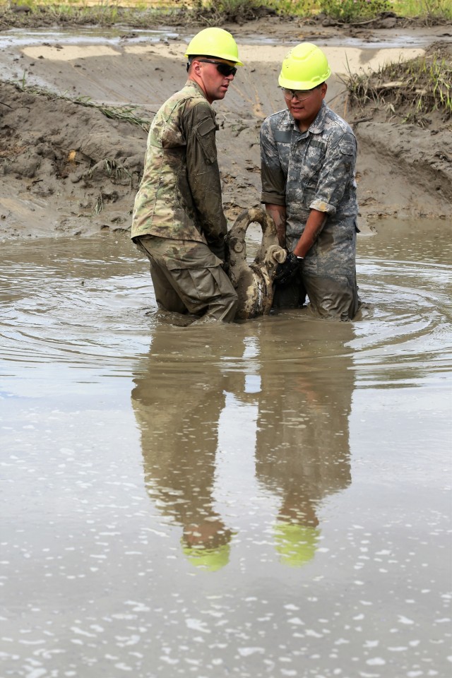 Students build skills in tracked vehicle recovery during RTS-Maintenance course at Fort McCoy