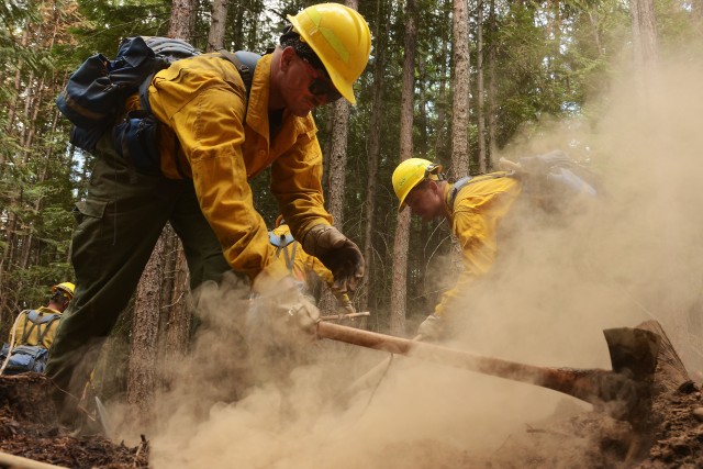 Guardsmen attack Sheep Creek fire
