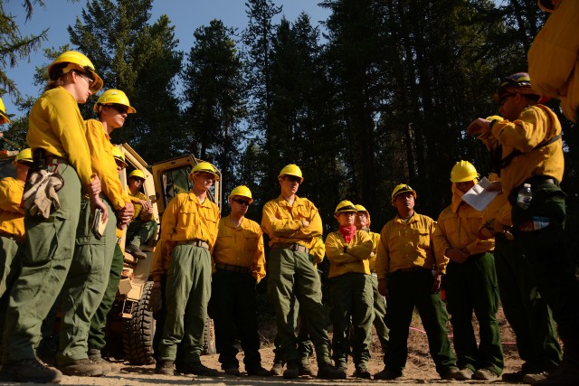 Guardsmen attack Sheep Creek fire