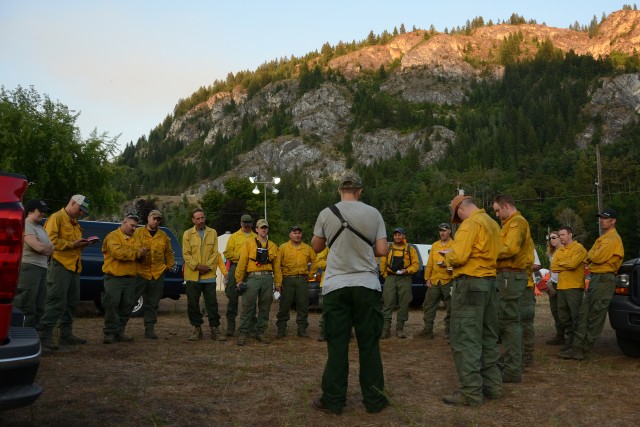 Guardsmen attack Sheep Creek fire