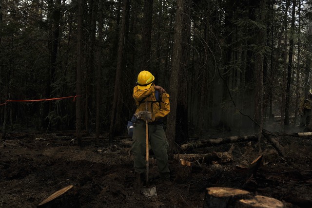 Guardsmen attack Sheep Creek fire