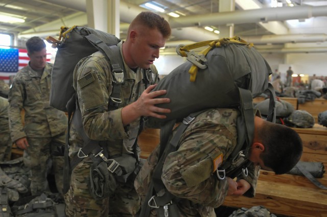 2-505 PIR Paratroopers Train to Conduct Joint Forcible Entry