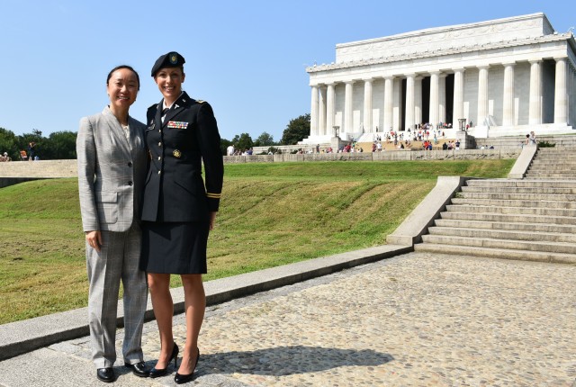 1st Medical Recruiting Battalion Executive Officer Congratulates Army Doctor